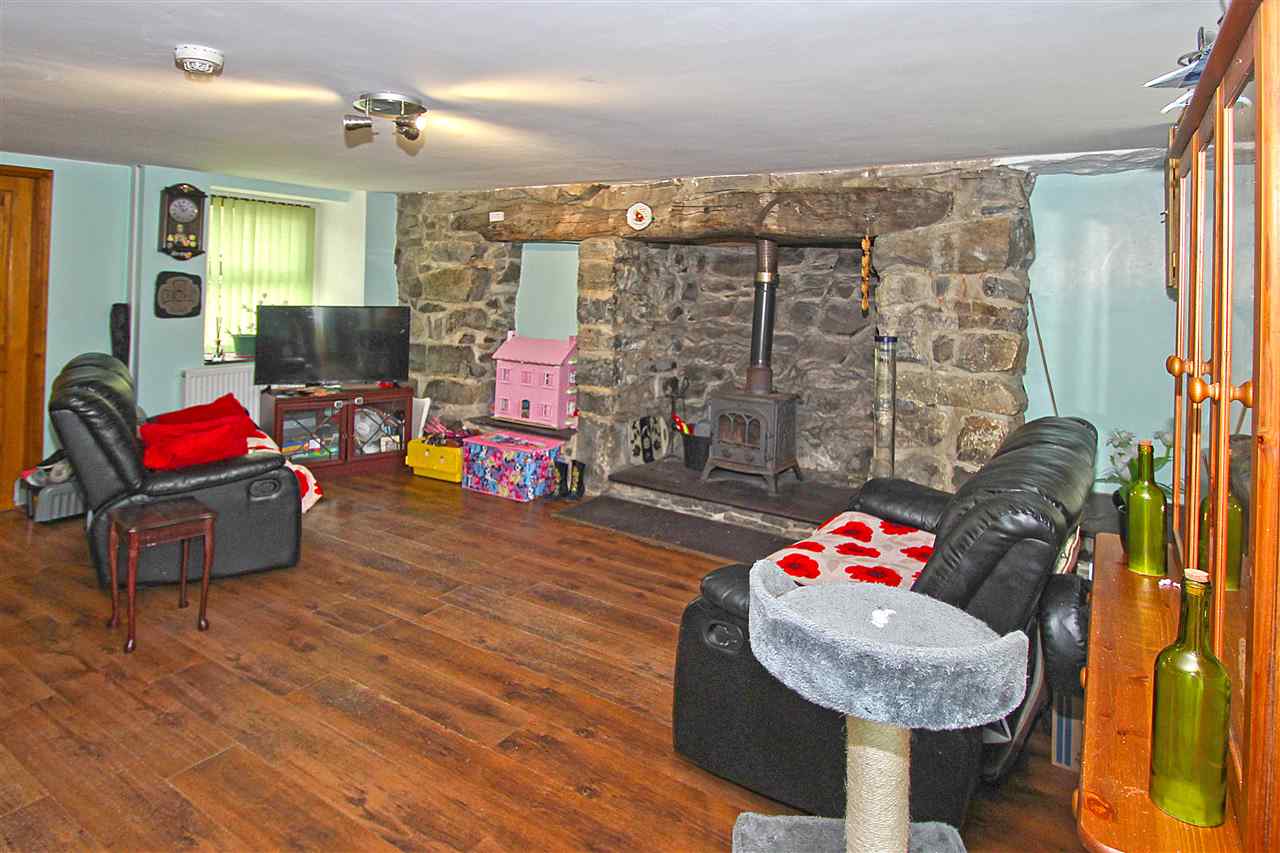 resized-2349823-Lounge 1.jpg